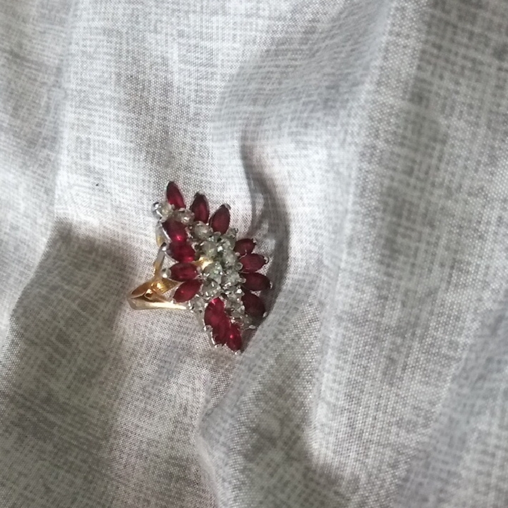 Elegant Gold and Red Gemstone Ring